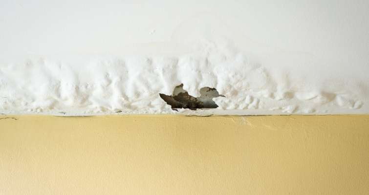 How to fix a leaking roof from the inside